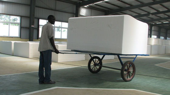 Εξοπλισμός ένεσης αφρού πολυουρεθανίου Μηχανή αφρού PU υψηλής πίεσης με ύψος αφρού 1,0-1,25 m