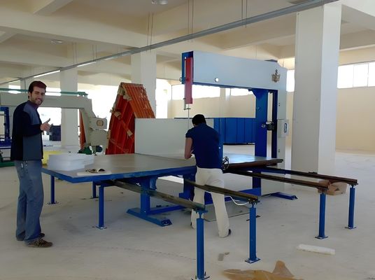 Ηλεκτρική μηχανή κοπής τετραγωνικών μπλοκ από αφρό H800mm Υψόμετρο κοπής αριστερά προς τα δεξιά Τρόπος κοπής